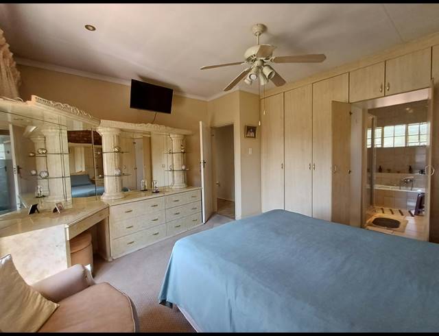 4 BEDROOM HOUSE FOR SALE IN DERSLEY